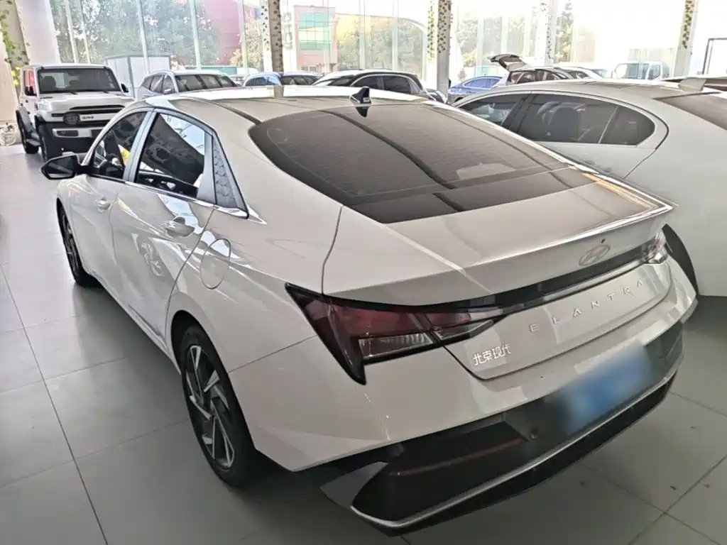 Hyundai Elantra — миниатюра 5