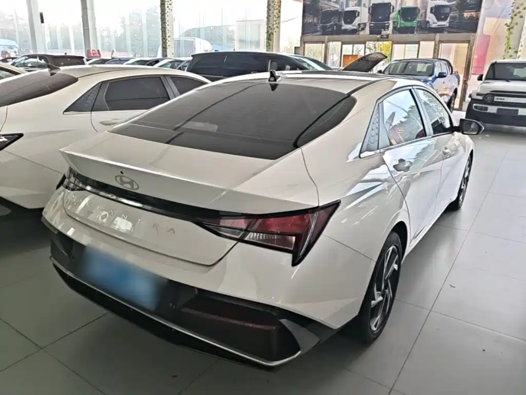 Hyundai Elantra — миниатюра 7