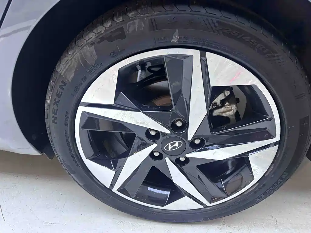 Hyundai Elantra — миниатюра 19