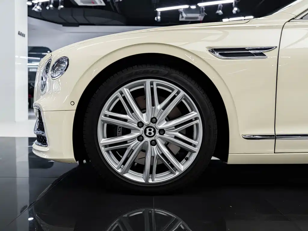 Bentley Flying Spur PHEV — миниатюра 16