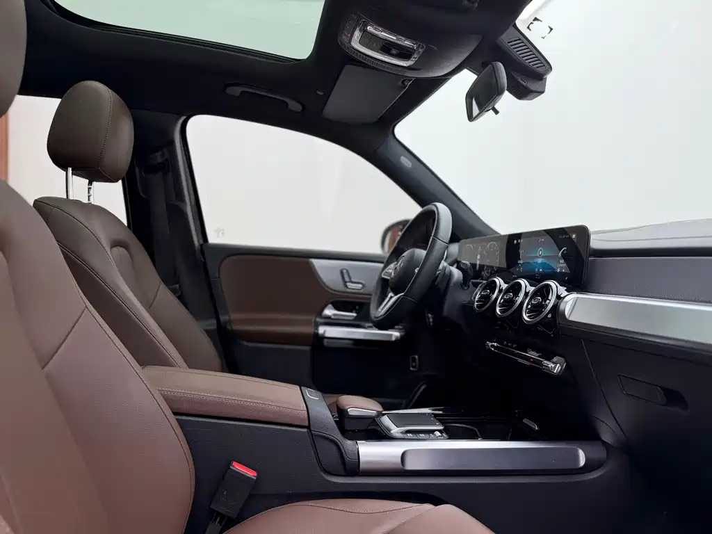 Mercedes-Benz GLB — миниатюра 14
