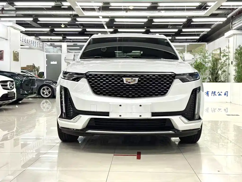 Cadillac XT6 2021 28T мест