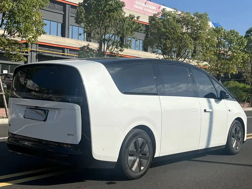 Li Auto Li MEGA — миниатюра 10