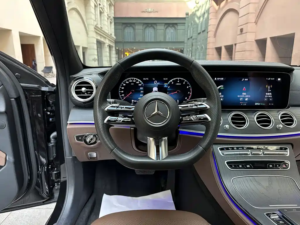 Mercedes-Benz E-Class — миниатюра 17