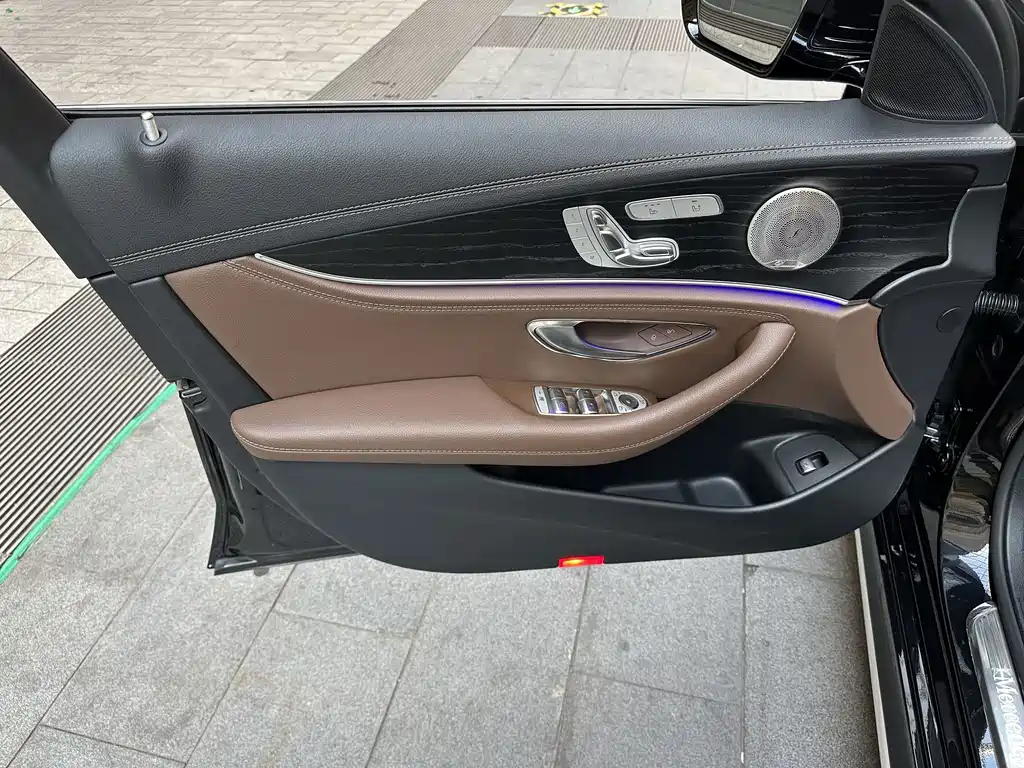 Mercedes-Benz E-Class — миниатюра 15