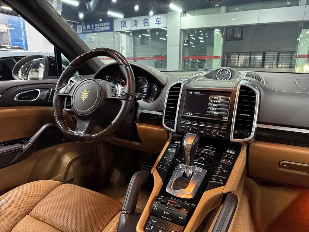 Porsche Cayenne — миниатюра 15