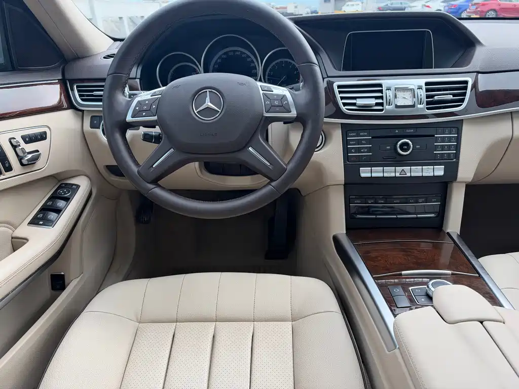 Mercedes-Benz E-Class — миниатюра 12