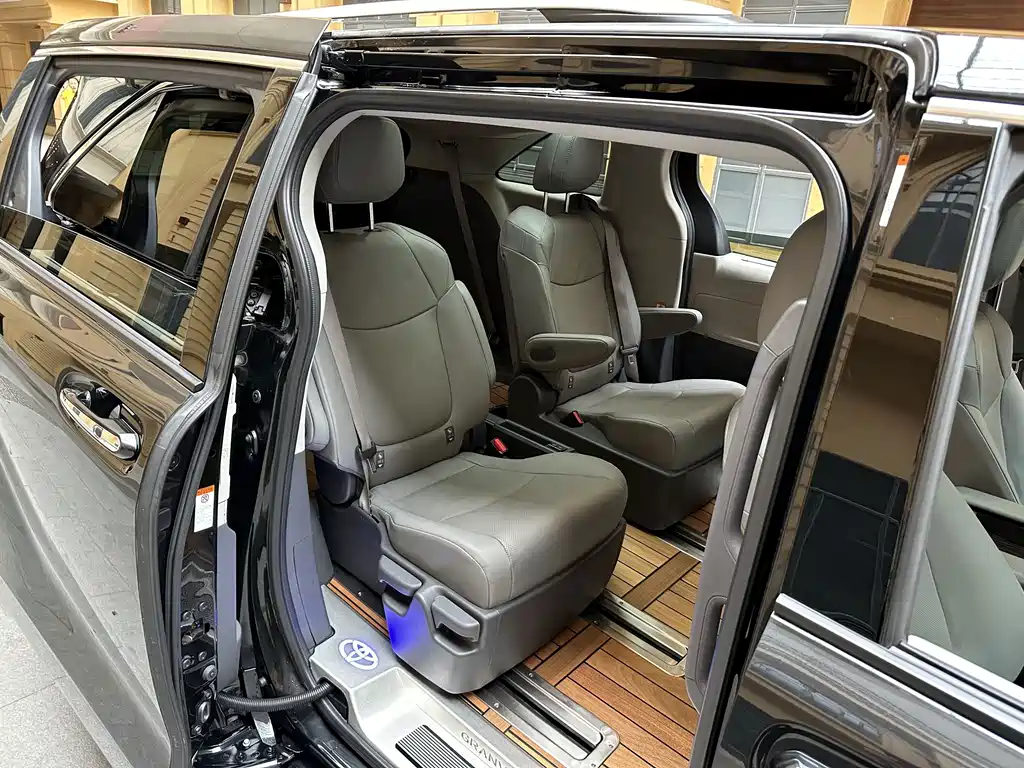 Toyota Granvia — миниатюра 10