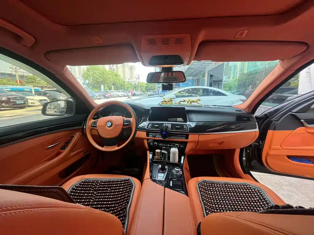BMW 5 Series — миниатюра 8
