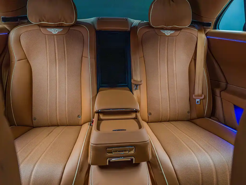 Bentley Flying Spur PHEV — миниатюра 9