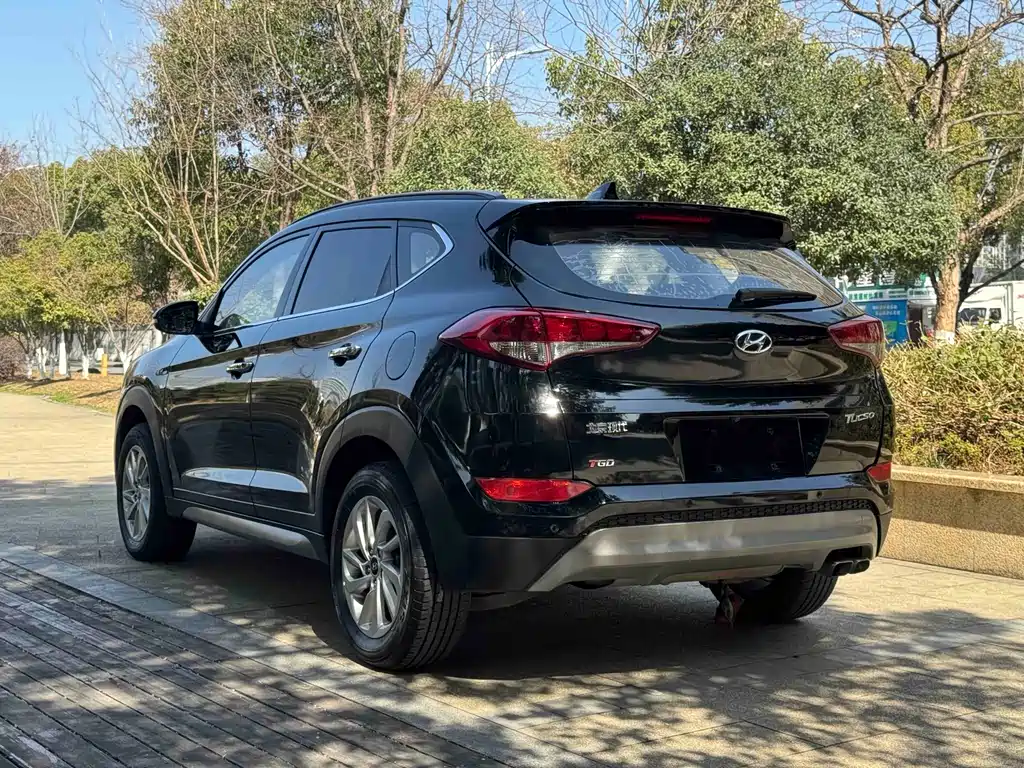HYUNDAI TUCSON