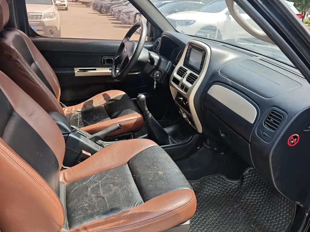 Nissan Paladin — миниатюра 6