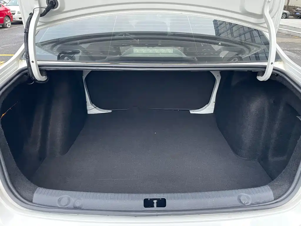 Volkswagen Lavida — миниатюра 9