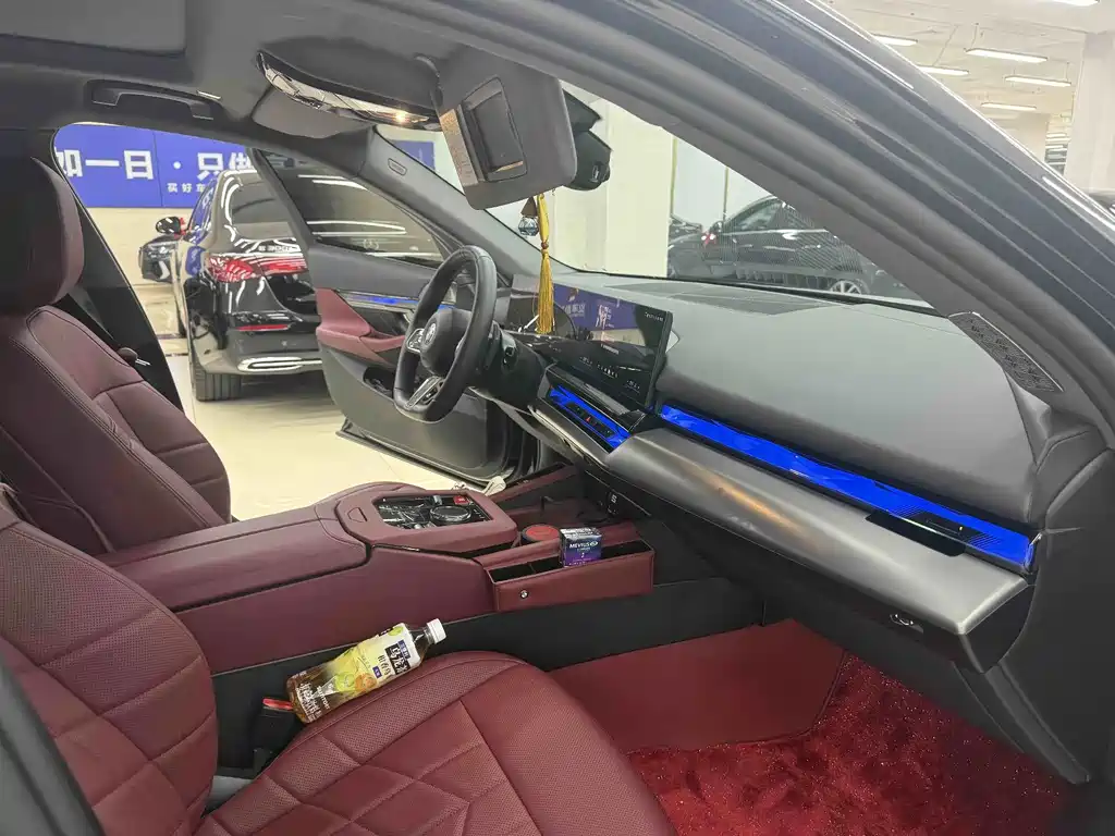 BMW 5 Series — миниатюра 9