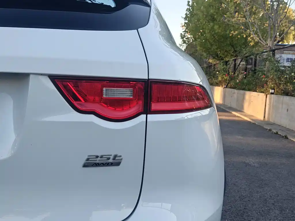 Jaguar F-PACE — миниатюра 10