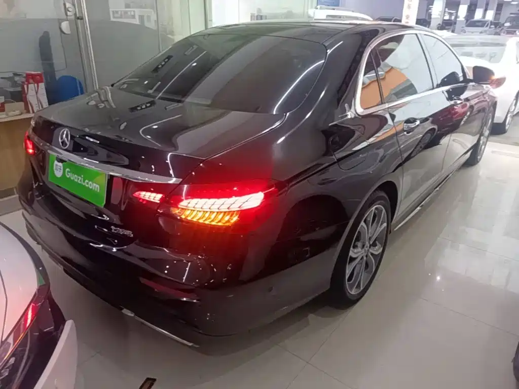 Mercedes-Benz E-Class — миниатюра 7
