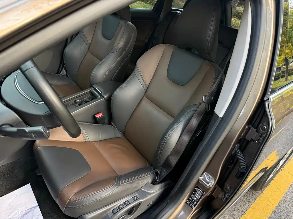 Volvo XC60 — миниатюра 36