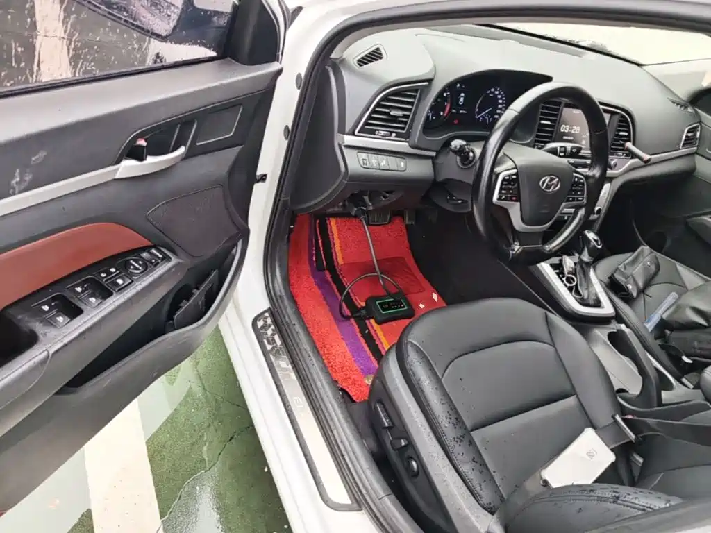Hyundai Elantra — миниатюра 16