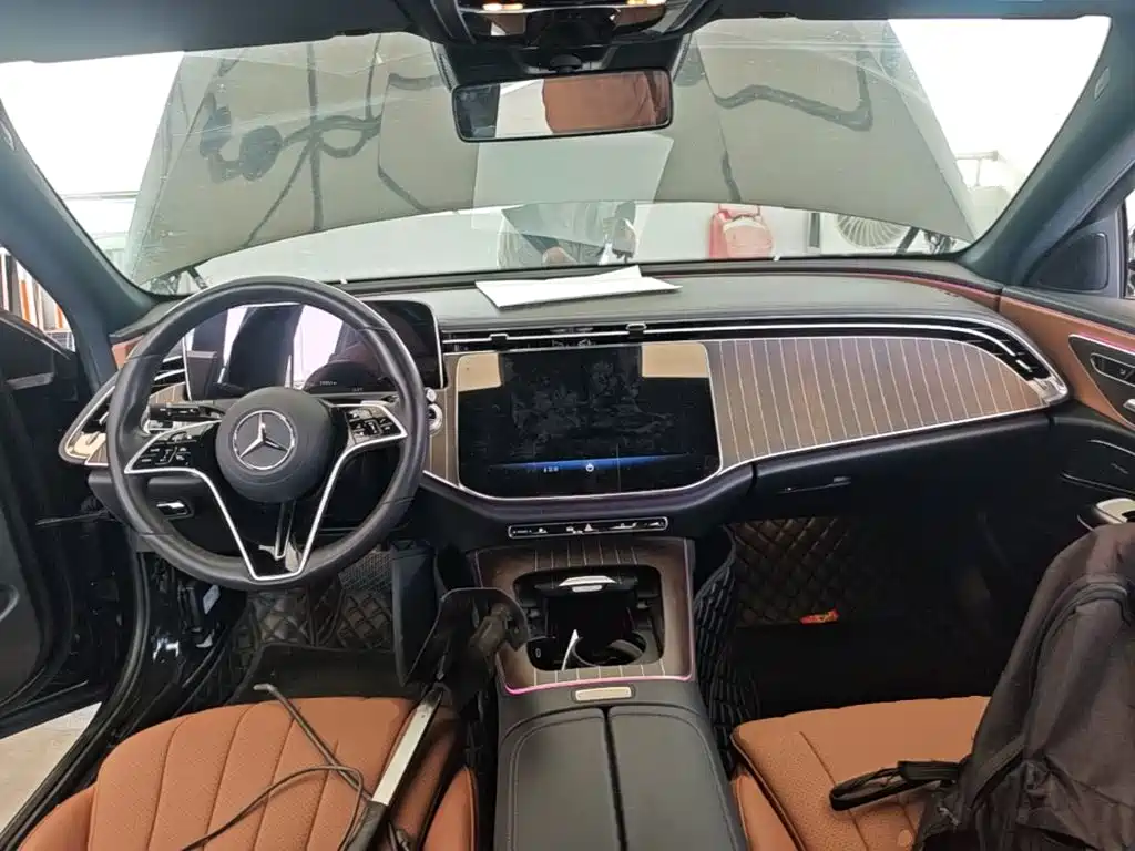 Mercedes-Benz E-Class — миниатюра 10