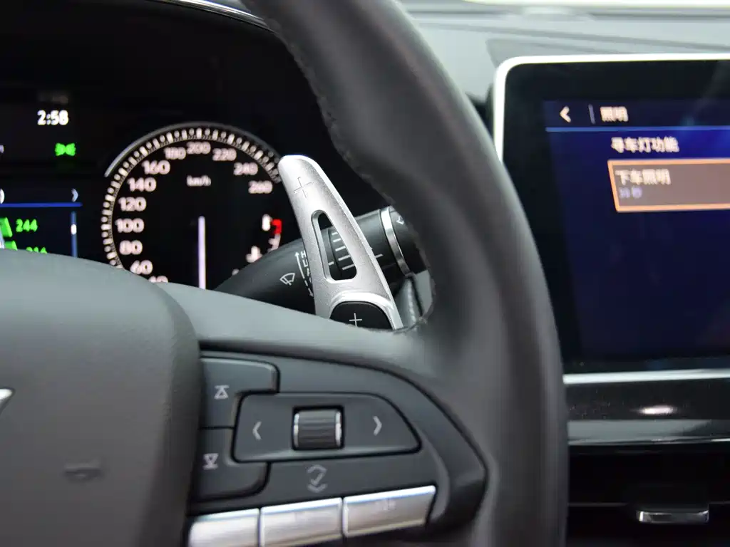 Cadillac CT5 — миниатюра 11