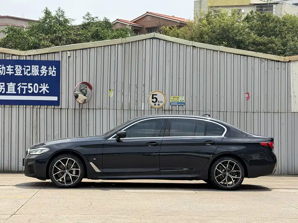 BMW 5 Series — миниатюра 4