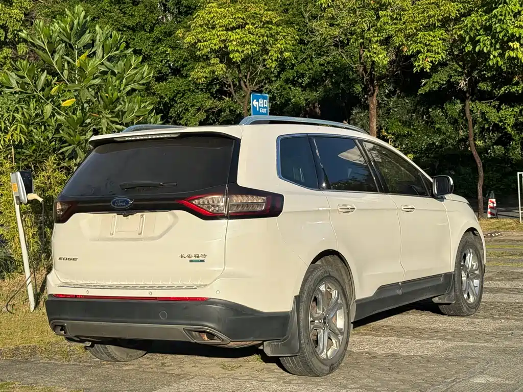 Ford Edge — миниатюра 7