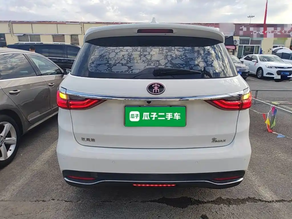 BYD MAX — миниатюра 6