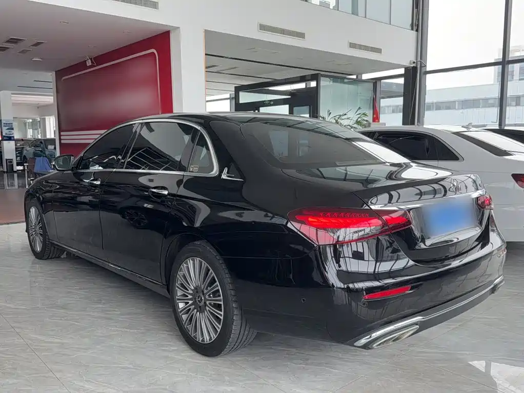 Mercedes-Benz E-Class — миниатюра 7