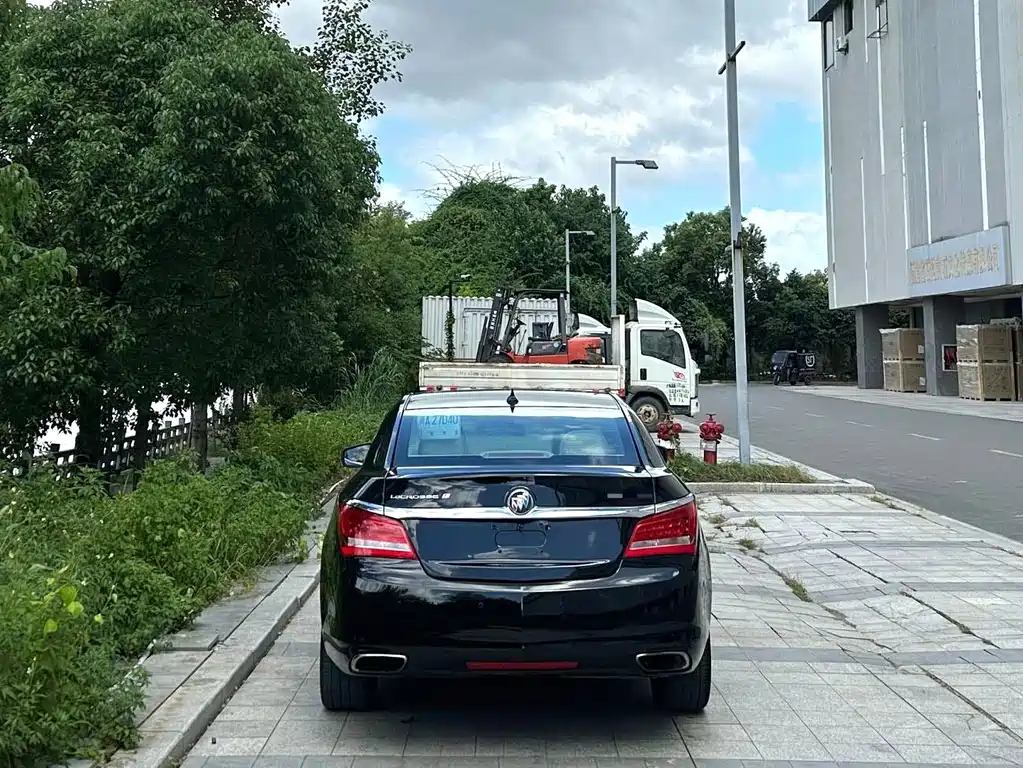 Buick LaCrosse — миниатюра 3