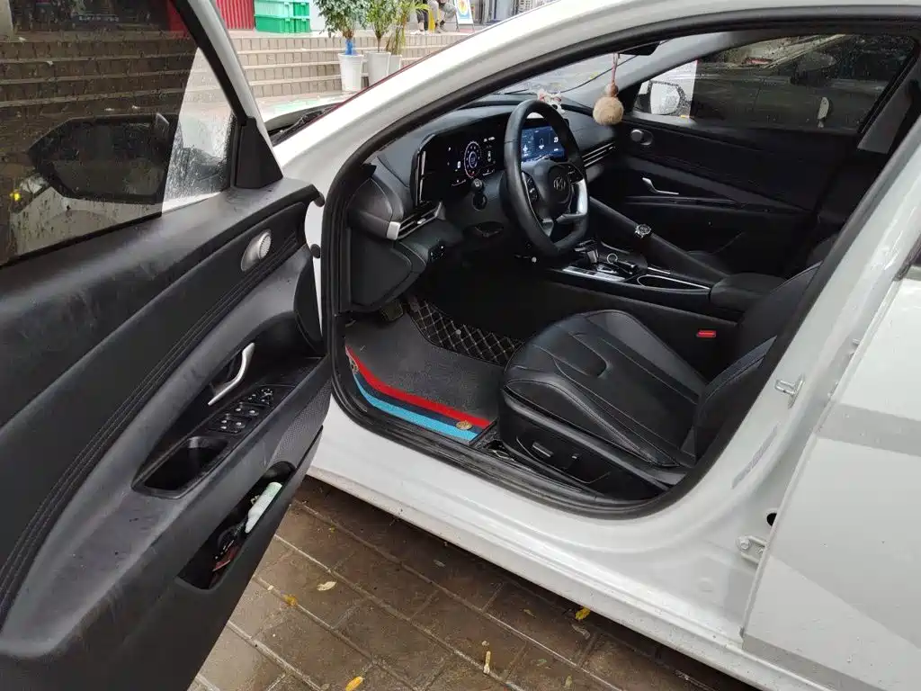Hyundai Elantra — миниатюра 13
