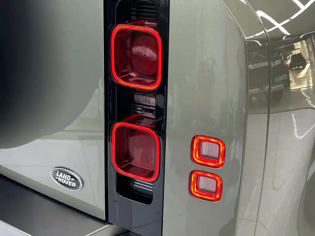 Land Rover Defender — миниатюра 23