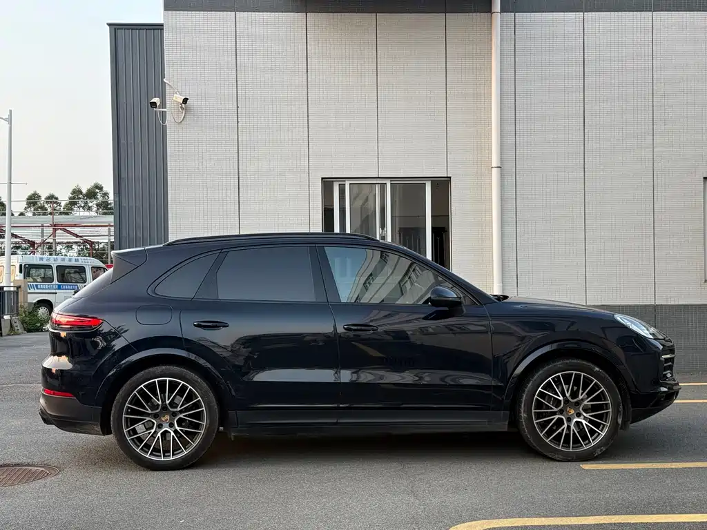 Porsche Cayenne — миниатюра 5