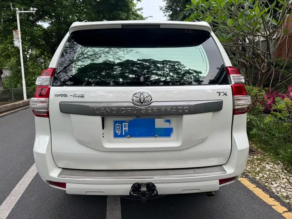Toyota Land Cruiser Prado 2016 2.7L AT Luxury