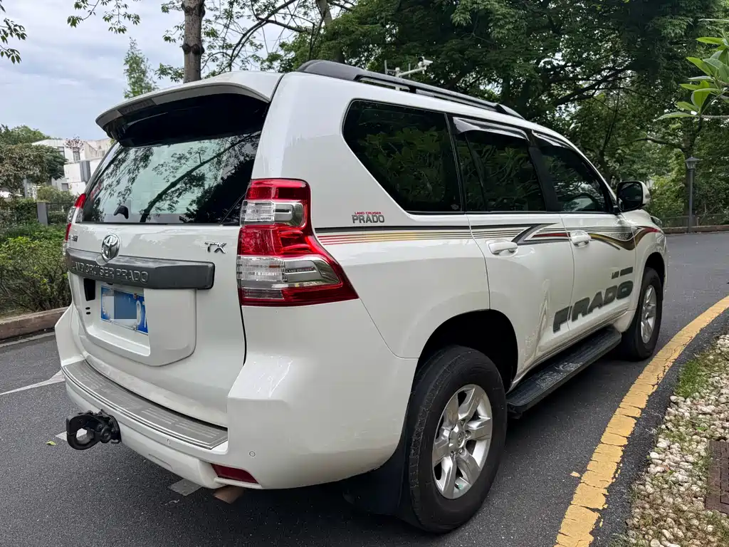 Toyota Land Cruiser Prado 2016 2.7L AT Luxury