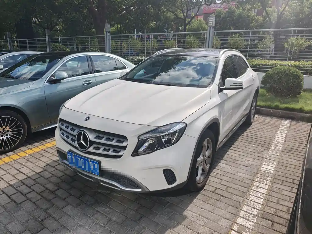 Mercedes-Benz GLA