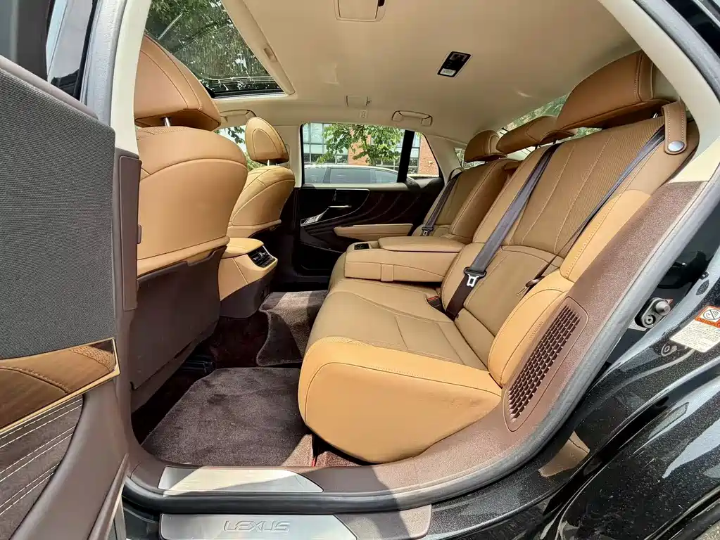 Lexus LS — миниатюра 13