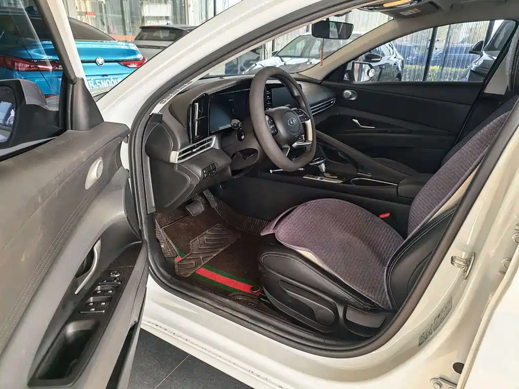 Hyundai Elantra — миниатюра 3