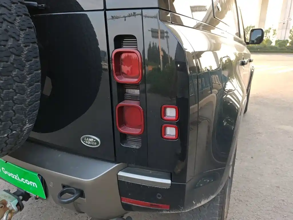 Land Rover Defender — миниатюра 8