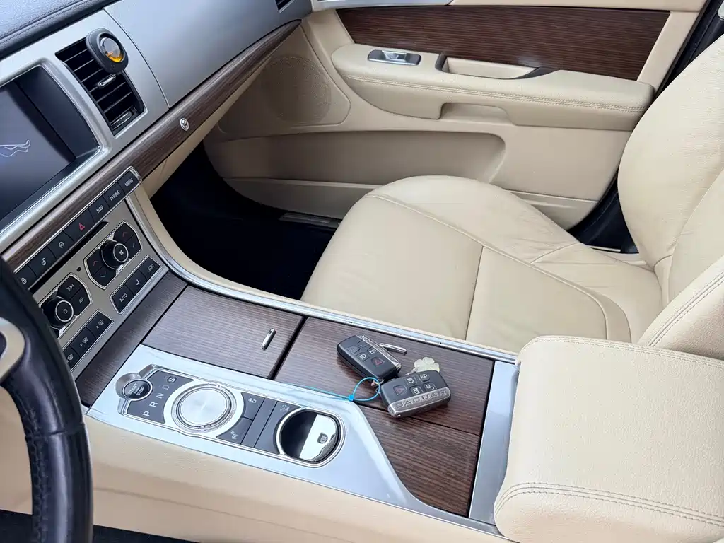 Jaguar XF XF 2.0T Elegance Edition, фото 10