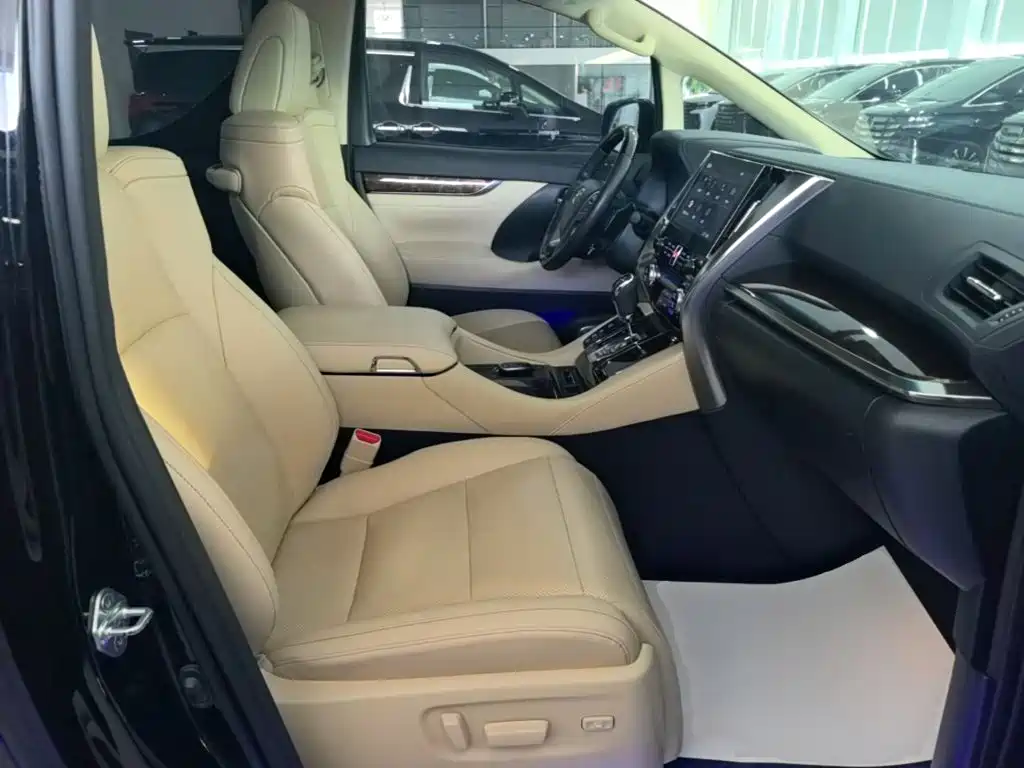 Toyota Alphard — миниатюра 25