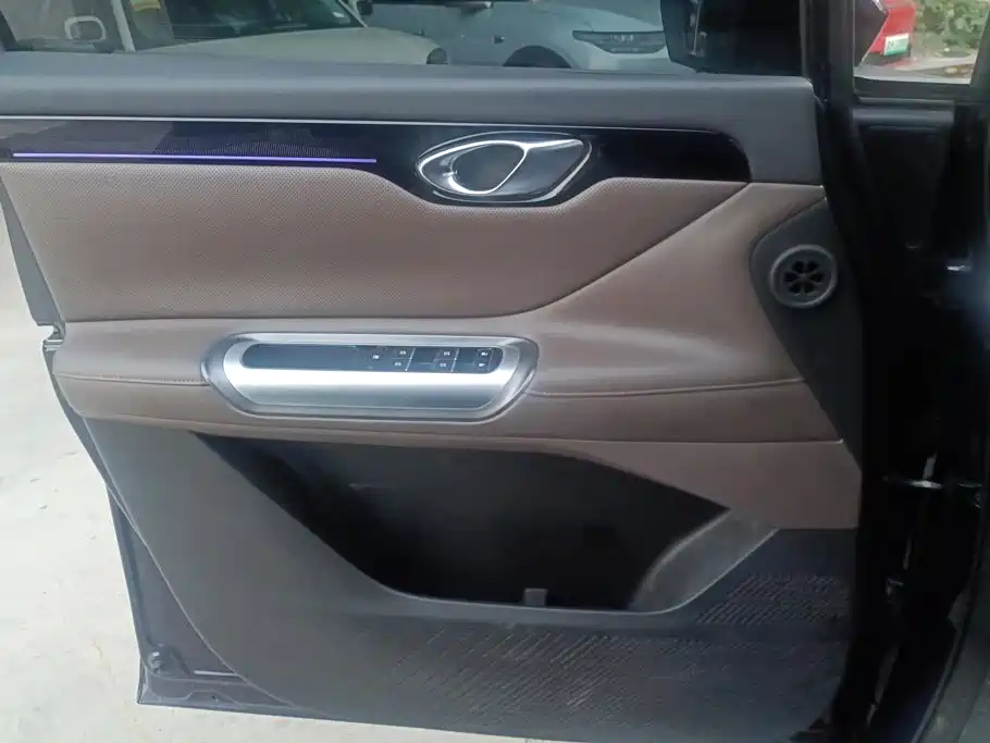 GAC Motor Trumpchi E8 PHEV — миниатюра 7