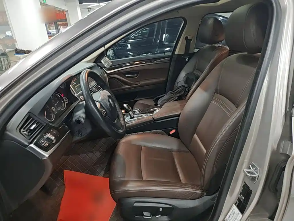 BMW 5 Series — миниатюра 15