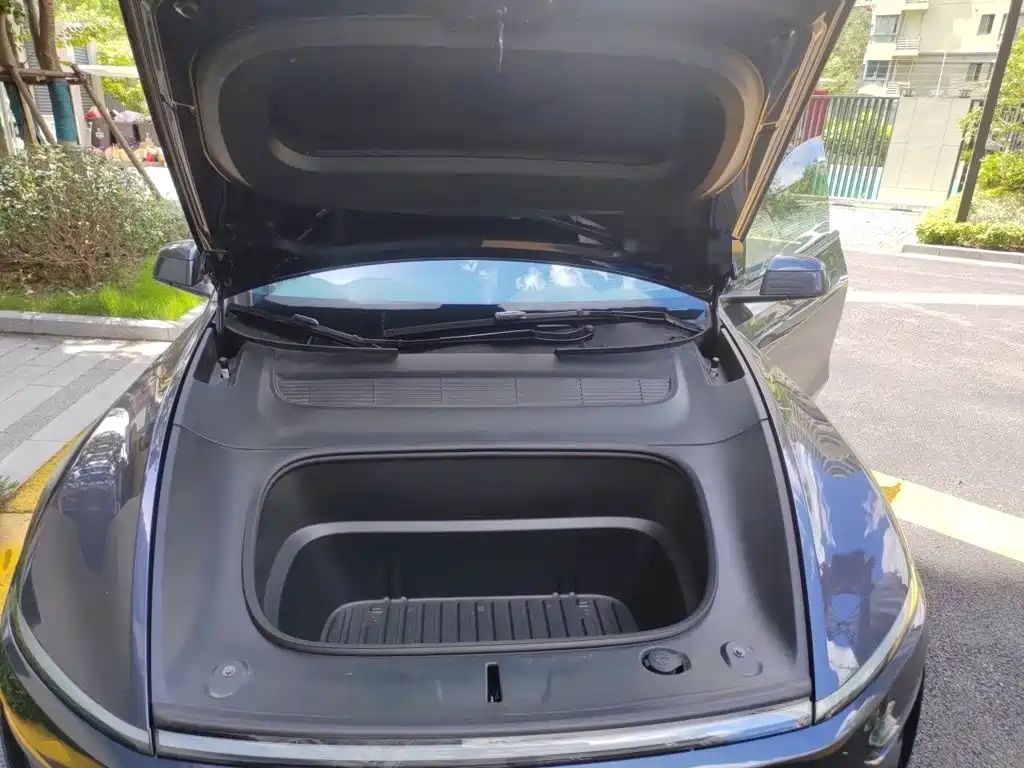 Tesla Model Y — миниатюра 16