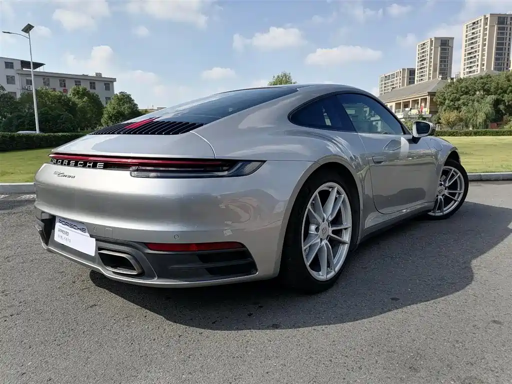 PORSCHE 911