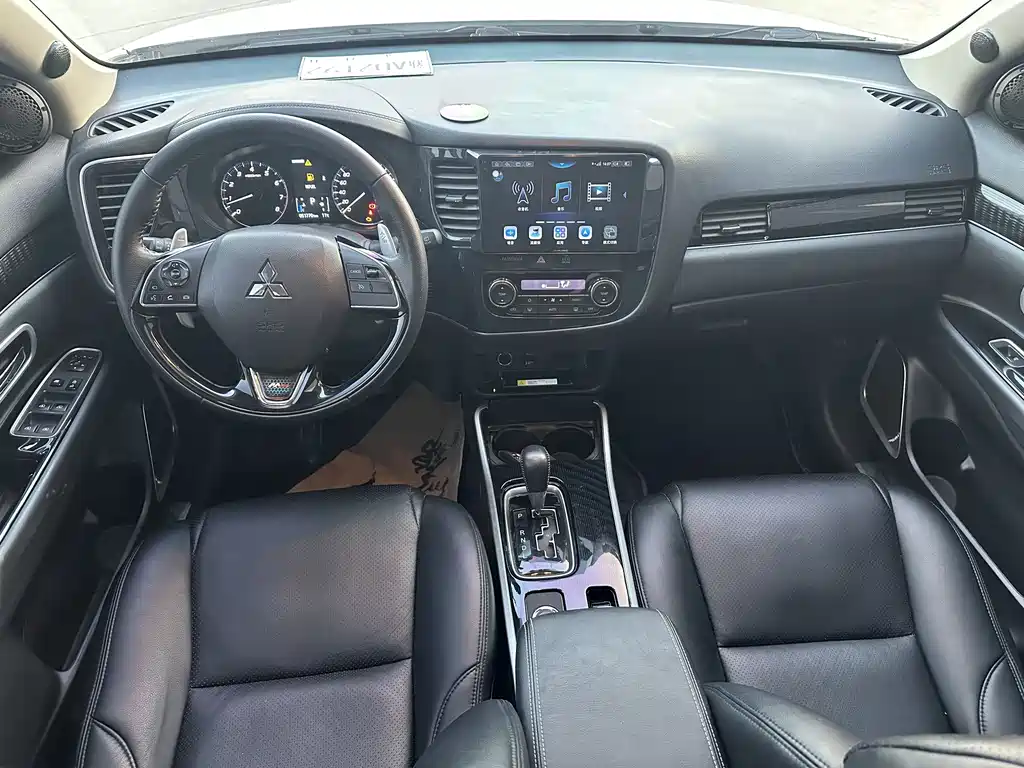 MITSUBISHI OUTLANDER