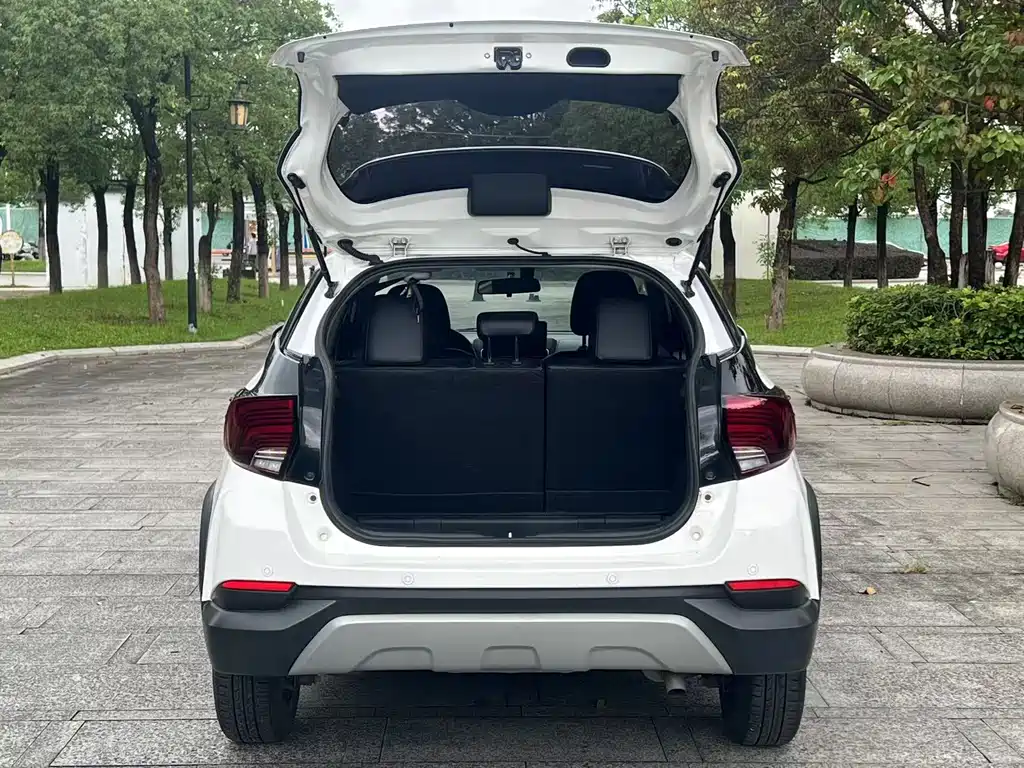 TOYOTA YARIS L ZHIXUAN