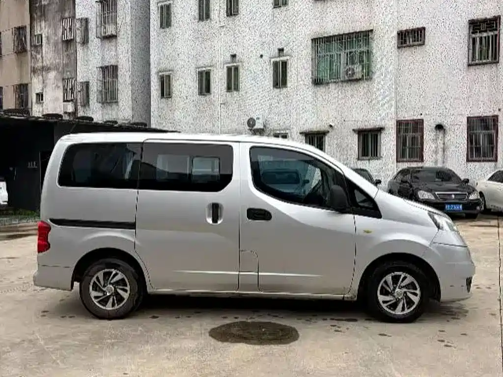 Nissan NV200 — миниатюра 6