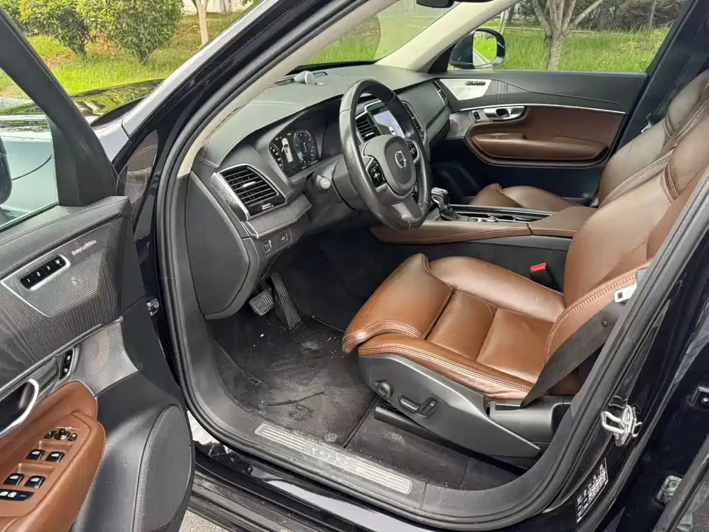 Volvo XC90 — миниатюра 6