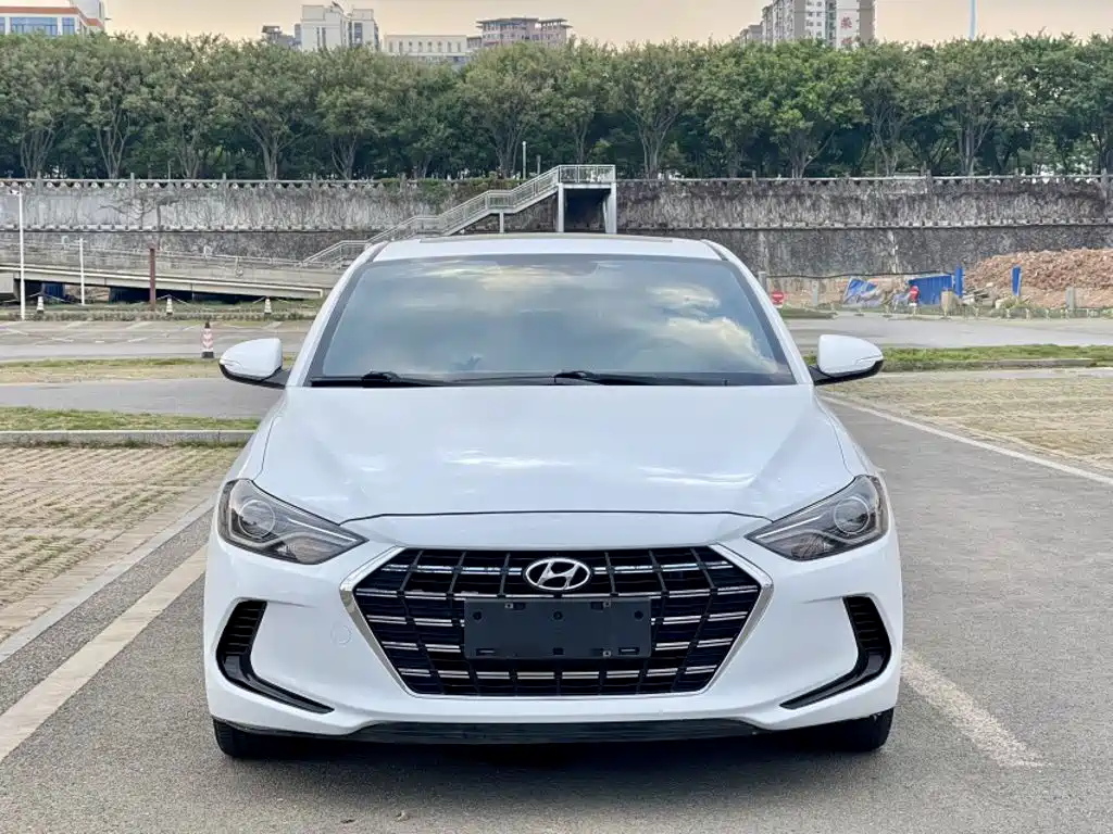 Hyundai Elantra — миниатюра 3