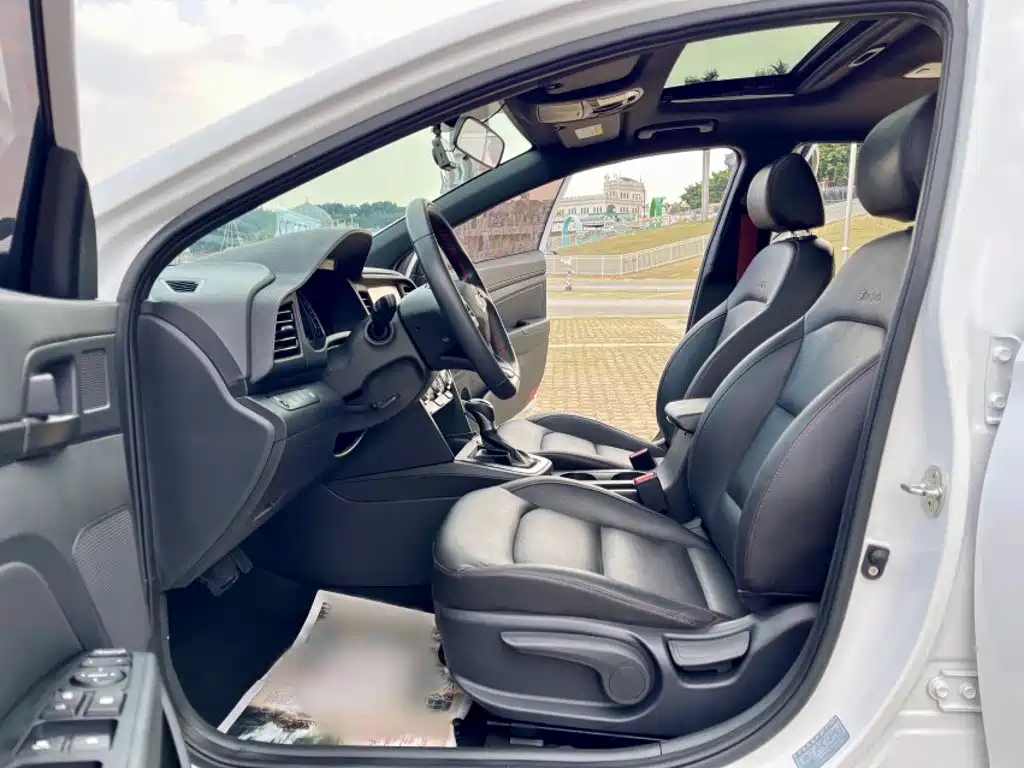 Hyundai Elantra — миниатюра 10